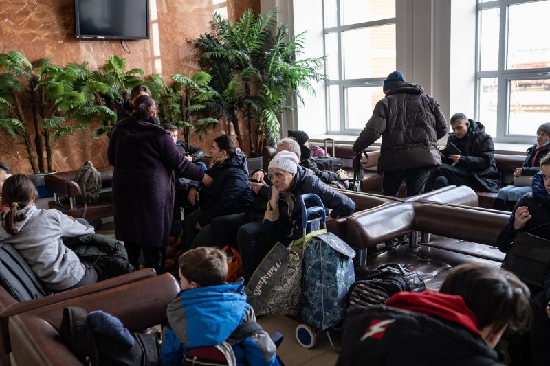 150 000 бежанци са напуснали Украйна за малко повече от