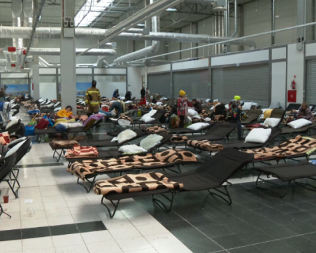 Близо 120 000 души са избягали в Полша от Украйна, изградиха бежански лагери