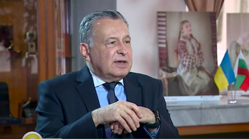 Украинският посланик: България има намерение да  ни изпрати снаряди и патрони