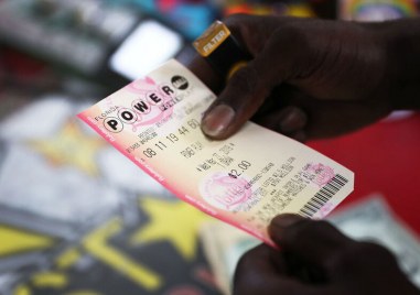 Мъж от Лонг Айлънд извади необикновен късмет като завоюва лотарията