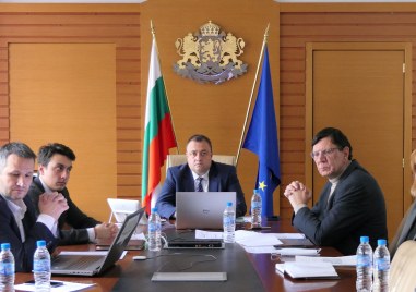 Вицепремиерът и министър на финансите Асен Василев и министърът на