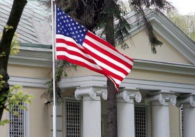 Съединените щати заявиха че преустановяват дейността на посолството си в