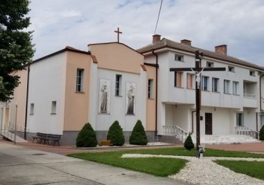 Свещеници подготвят подслон за украински бежанци в манастира Свети Максимилиян