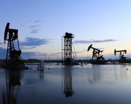 Петролът скочи с над 5%, рязко се повиши и цената на газа