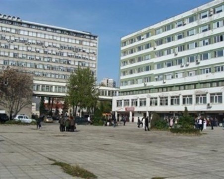 Силен вятър обърна рейс с работнички в Руенско, осем ранени