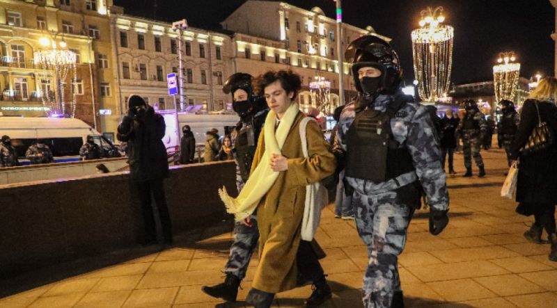 900 души са били арестувани по време на антивоенните протести в Русия