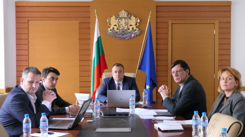 Вицепремиерът и министър на финансите Асен Василев и министърът на