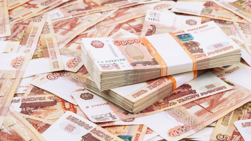 Русия забранява валутни преводи към чужбина