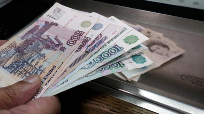 Руснаците изтеглиха в кеш рекордни суми пари, има риск за фалити на руските банки