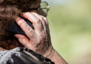 Възрастна жителка на Сопот е станала жертва на телефонна измама