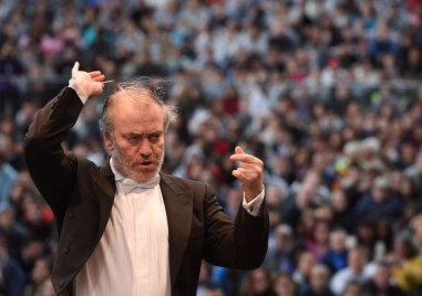 Световноизвестният руски диригент Валерий Гергиев е отстранен от поста главен