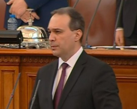 Драгомир Заков е новият военен министър, само ДПС и Възраждане не го подкрепиха