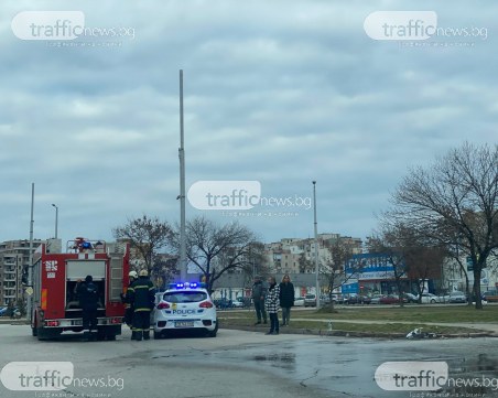Две коли се удариха на кръгово кръстовище в Пловдив