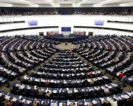 Европейският парламент прие с голямо мнозинство резолюция в подкрепа на Украйна