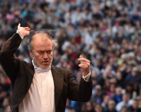 Отстраниха световноизвестният руски диригент Валерий Гергиев от Мюнхенската филхармония