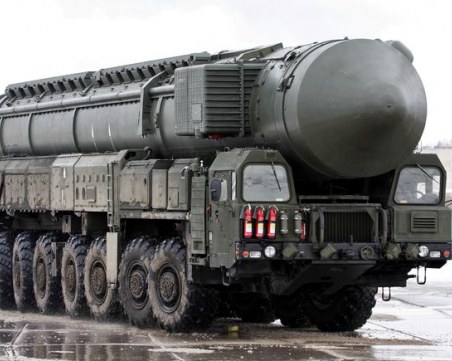 Русия провежда учения с ядрени подводници и ракети в снежен Сибир