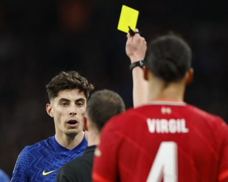 За подкрепа към Украйна: Във Висшата лига спират да вдигат жълти картони при свалена тениска