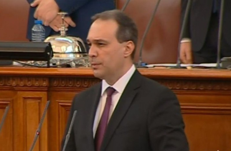 Драгомир Заков е новият военен министър, само ДПС и Възраждане не го подкрепиха