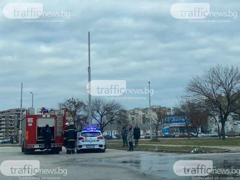 Две коли се удариха на кръгово кръстовище в Пловдив