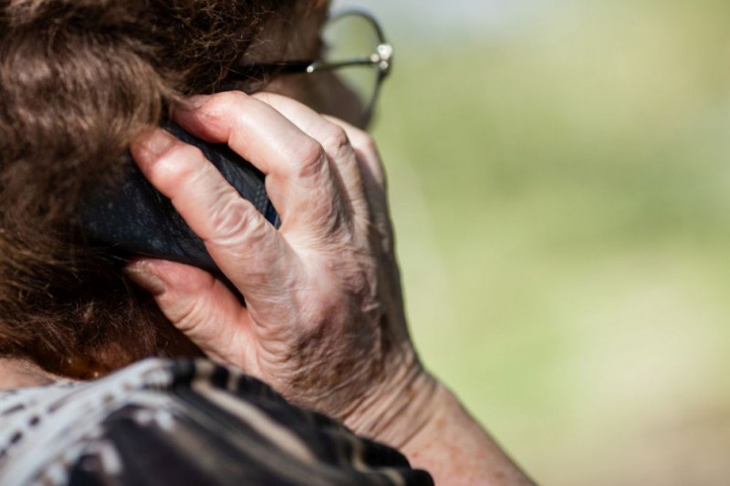 Възрастна жителка на Сопот е станала жертва на телефонна измама.