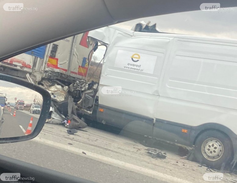 Мелето между турски тир, полски бус и лека кола е