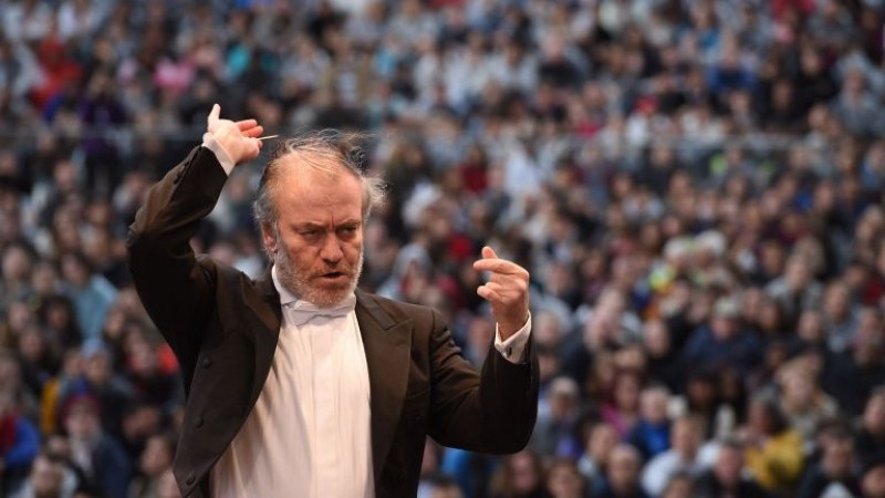Световноизвестният руски диригент Валерий Гергиев е отстранен от поста главен