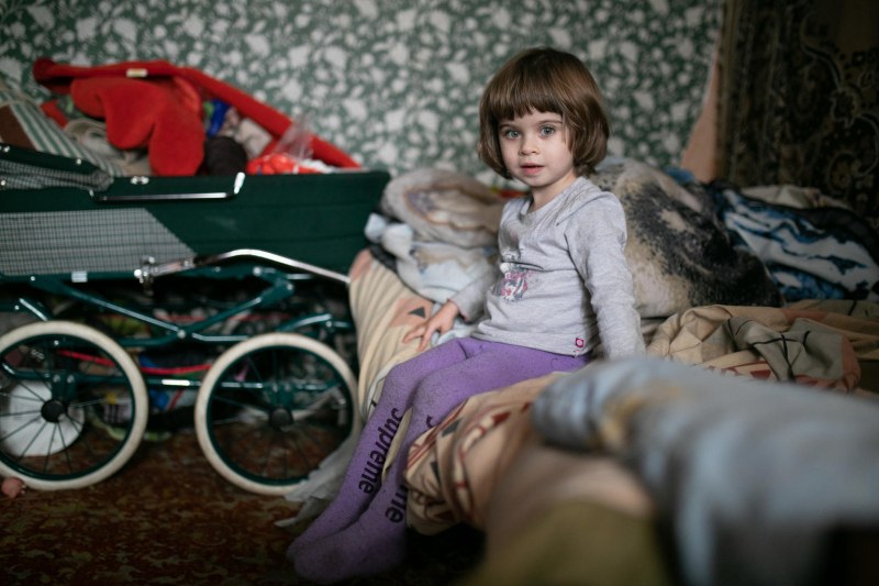 УНИЦЕФ: Положението на децата в Украйна се влошава всяка минута