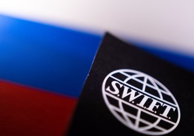 ЕС изключи седем руски банки от международната финансова система SWIFT
