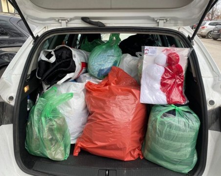 Хора от Раковски изпратиха дрехи и медикаменти в Украйна