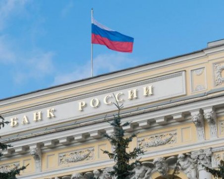 Изключват седем руски банки от системата SWIFT