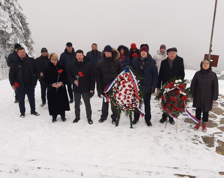 Митрофанова почете загиналите в Руско-турската война на паметника Шипка