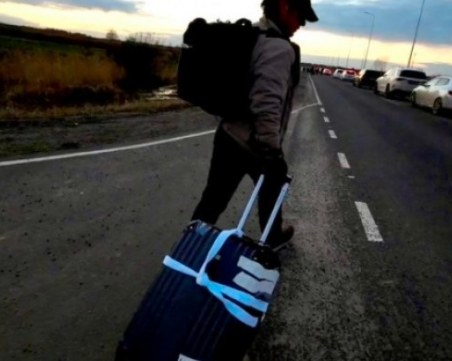 Шон Пен напусна Украйна пеша