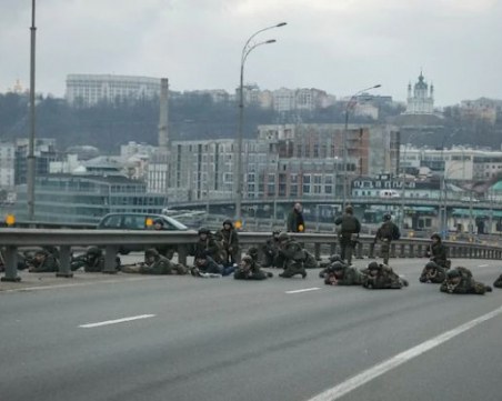 Журналист: Беше тежък ден за Херсон! Улични бойци се изправиха срещу танкове и БТР-и