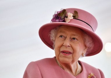 Кралица Елизабет II е дарила лични средства за подпомагане на