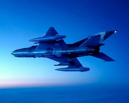 Изчезна румънски изтребител, 5-ма в хеликоптер загинаха, докато го издирват