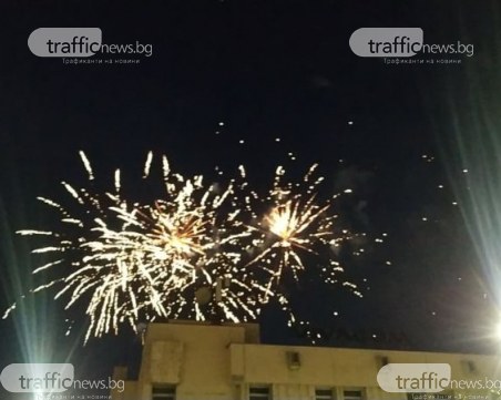 Красива заря огря небето на Пловдив за празника