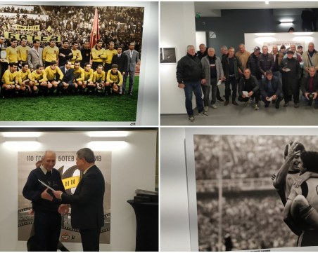 Откриха фотоизложбата по случай 110 години Ботев