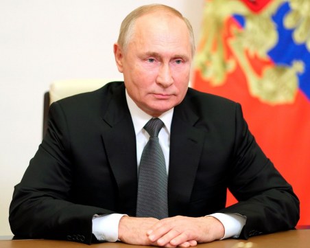 Путин към Макрон: Ще постигнем демилитаризация на Украйна