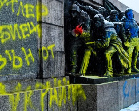 Шефът на Първо РПУ пое отговорност за задържаните ученици, писали по Паметника на Съветската армия