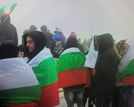 Стотици се качват към Шипка, въпреки минусовите температури