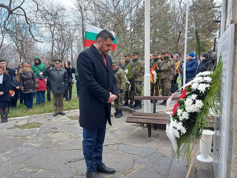 Патриотичен дух обзе община „Родопи” навръх Националния празник. Трибагреници се