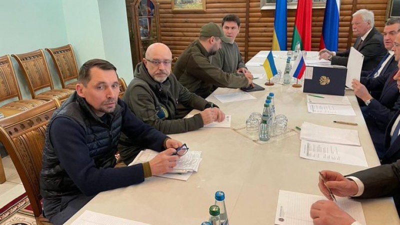 Започнаха нови преговори между Киев и Москва, обсъждат незабавно прекратяване на огъня