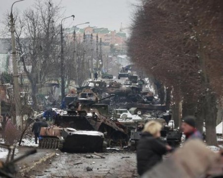 Боевете в Мариупол продължават по улиците, няма ток и отопление от два дни