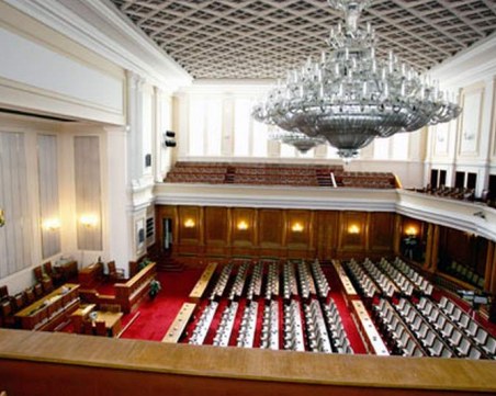 Депутатите сляха почивните дни, излизат в почивка до 8-ми