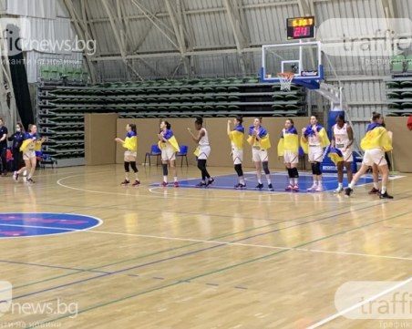 Настаниха украинския баскетболен клуб Прометей в Младежкия център, очакват се още украинци