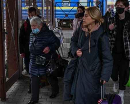 Правителството обсъжда програма за помощ за украинци, търсещи закрила у нас