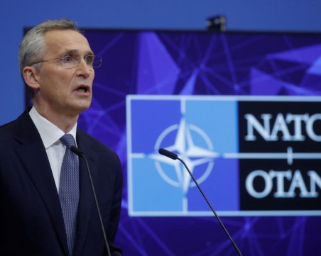 Столтенберг: Самолети и войски на НАТО няма да влизат в Украйна