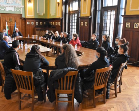 Засилва се бежанската вълна към Пловдив, настаниха украински баскетболистки в Младежкия център