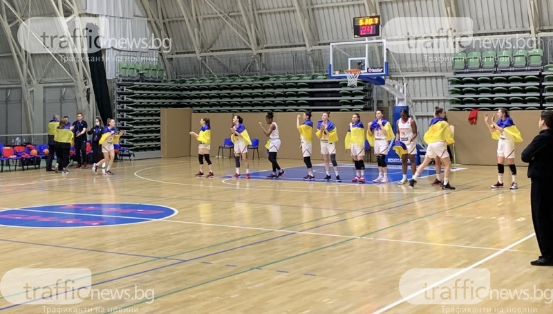 Настаниха украинския баскетболен клуб Прометей в Младежкия център, очакват се още украинци