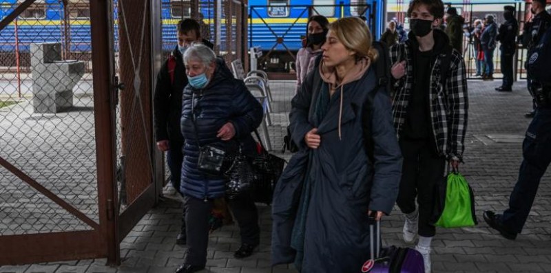 Правителството ще обсъди програма за помощ за украински граждани, търсещи